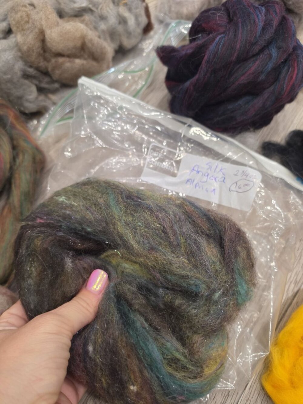 Assorted lot of wool, angora, silk felting fibers and yard raw and rolled colors - Picture 3 of 17
